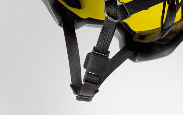 bluegrass-rogue-core-mips-mtb-helmet-magnetic-fidlock-buckle